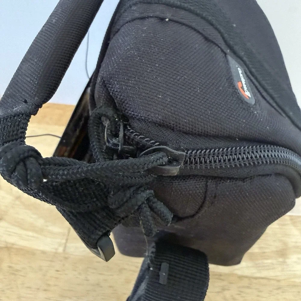 Lowepro Adventura Ultra Zoom 100 Camera Shoulder Bag for Mirrorless and Ultra-Zo